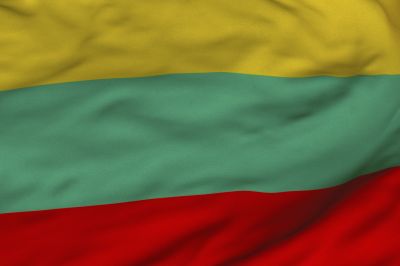 Flaga Litwy jest prostokątem podzielonym na trzy poziome pasy: żółty, zielony i czerwony