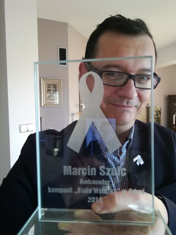 Dr Marcin Szulc ze statuetką