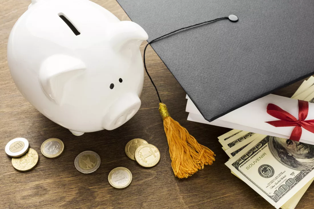 high-angle-piggy-bank-with-academic-cap-coins