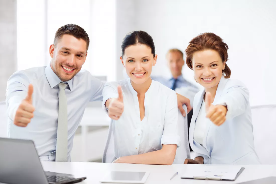 business-concept-business-team-showing-thumbs-up-office