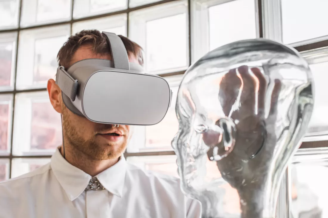 young-doctor-wearing-vr-goggles-examining-mannequin-vr-simulation-future-technology-concept
